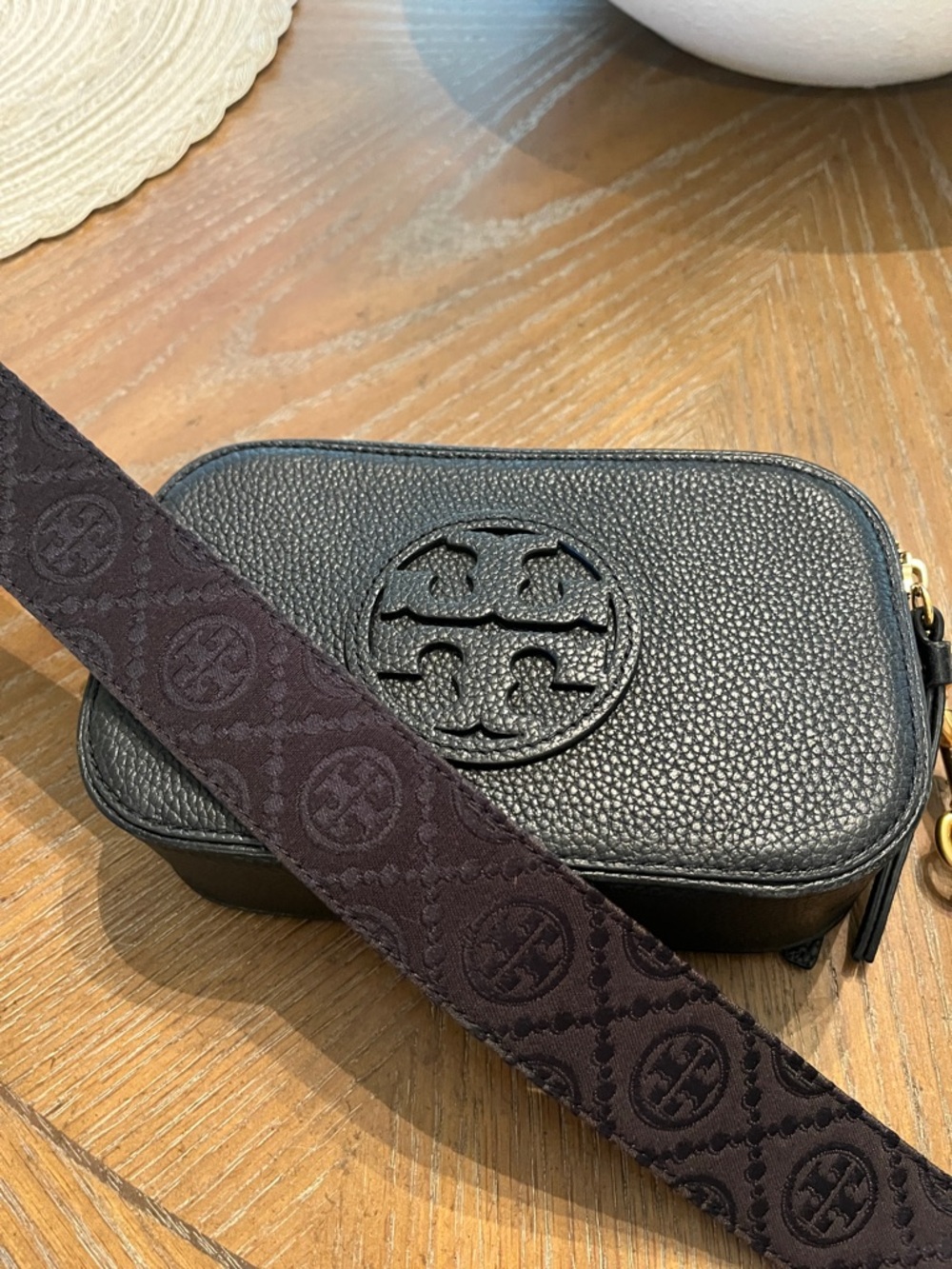 Tory Burch Black Pebbled Leather Double-Zip Camera Bag - Picture 4 of 5